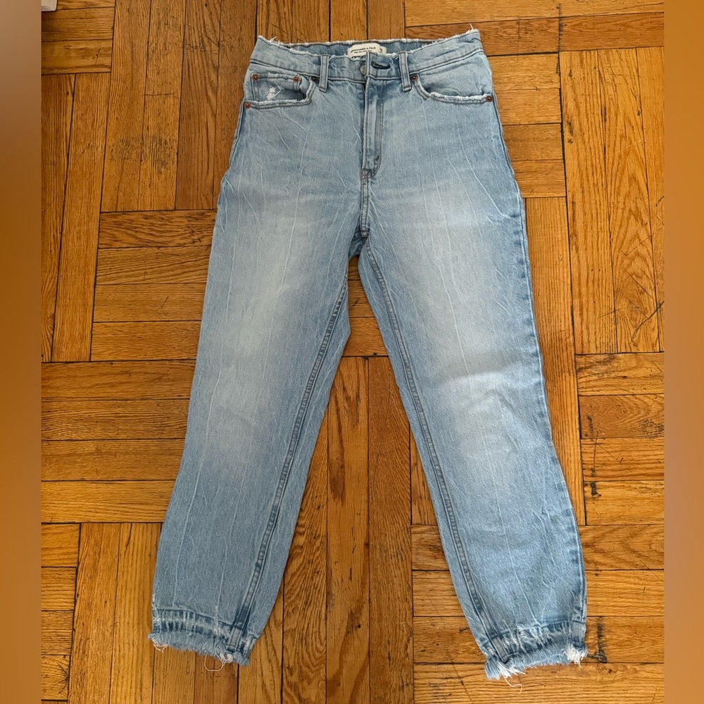 Abercrombie High Rise Mom Jean size 2 short